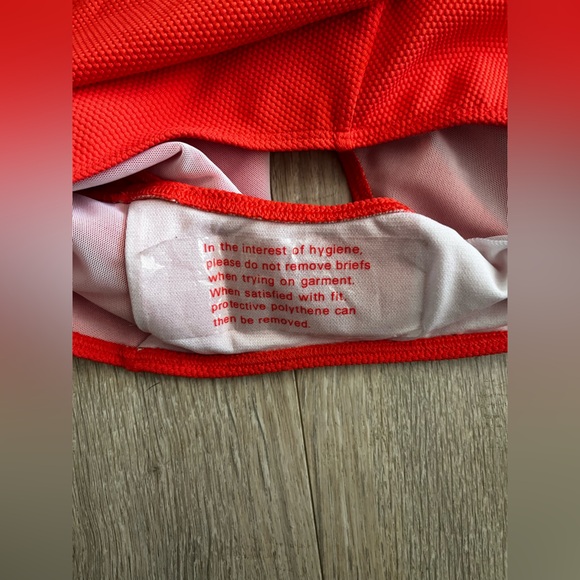 NWT Boden Women’s One Piece Porto V-Neck Red Honeycomb Swimsuit - Size 8 - Picture 9 of 9